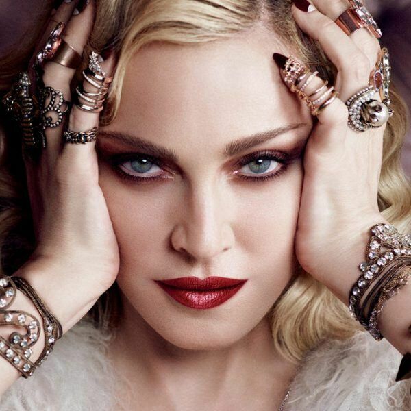 Madonna stämmer Hollander-fan