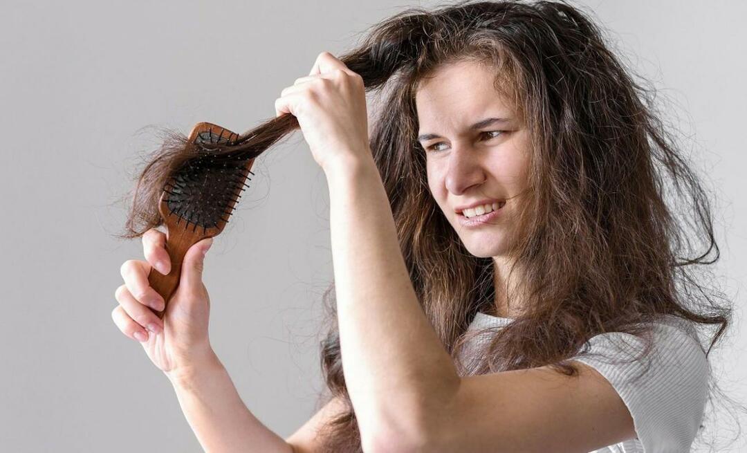 Hur reder man ut hår som är trassligt och filtlikt?