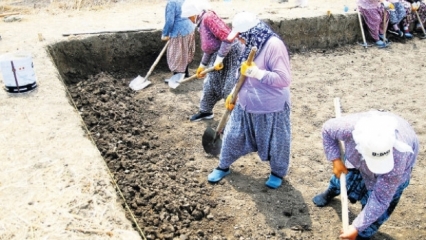 Bonde kvinnor blir arkeologer 