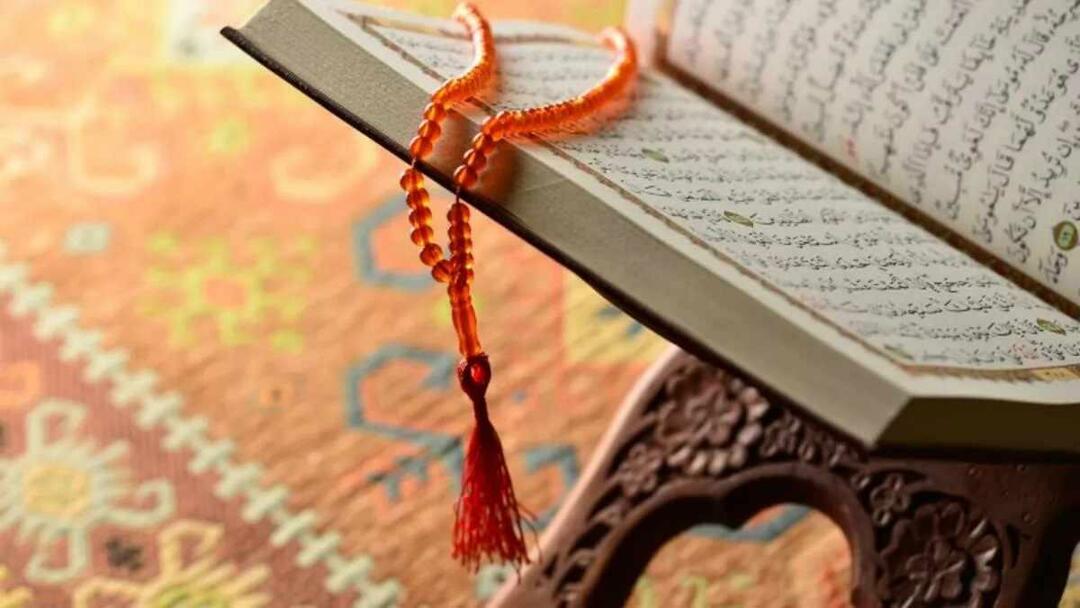 Kan en kvinna som menstruerar eller barnslös läsa Koranen? Kan en menstruerande kvinna röra Koranen?