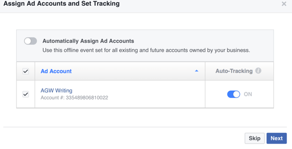 Facebook kan automatiskt tilldela annonskonton till din offline-händelse eller du kan tilldela dem själv manuellt.