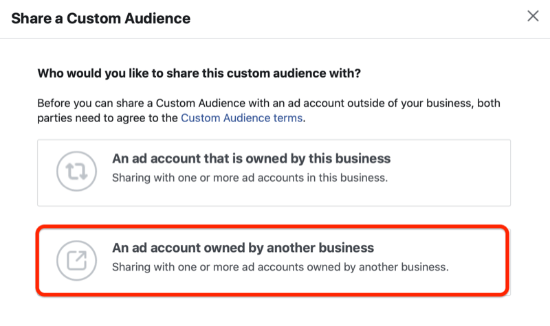 Facebook Ads Manager delar en anpassad målgruppsmeny med alternativet 'ett annonskonto som ägs av ett annat företag'